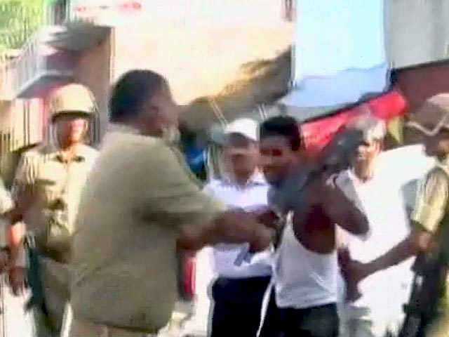 Videos : यूपी में बात−बात पर दंगे, कहीं साजिश तो नहीं?