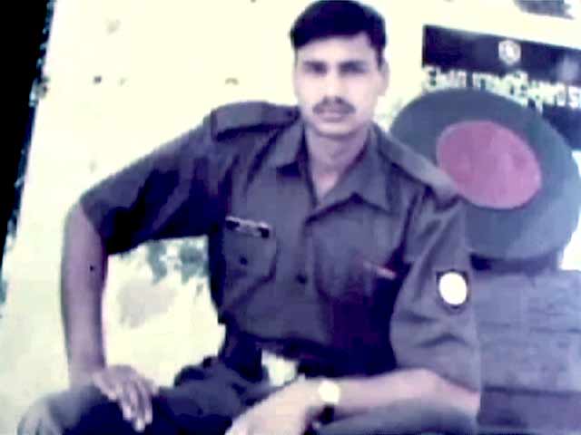 शहीद नायक नीरज राघव के परिजन अंतिम संस्कार न करने पर अड़े