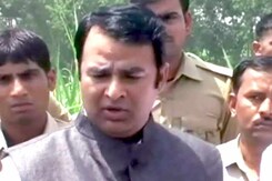 मुजफ्फरनगर दंगों के आरोपी संगीत सोम को Z+ सिक्योरिटी पर सवाल मुजफ्फरनगर दंगों के आरोपी संगीत सोम को Z+ सिक्योरिटी पर सवाल