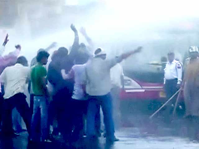 Videos : दिल्ली : ई-रिक्शा चालकों का विरोध-प्रदर्शन
