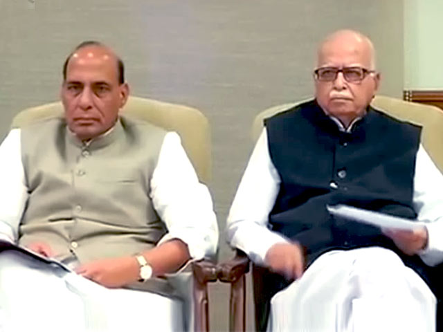 अभिज्ञान का प्वाइंट : आख़िरकार किनारे हुए आडवाणी