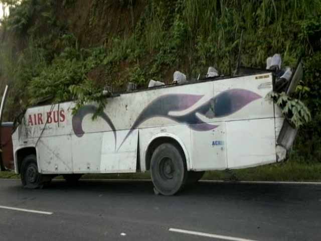 Video : Four Dead, 32 Injured After Bus Falls Into Gorge in Meghalaya
