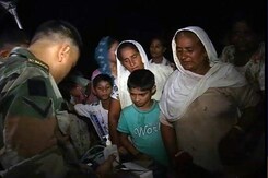 सीमा पर गोलीबारी जारी, राहत शिविरों में रहने को मजबूर लोग सीमा पर गोलीबारी जारी, राहत शिविरों में रहने को मजबूर लोग