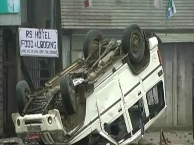 Two Killed in Clashes Between Police and Protesters in Manipur