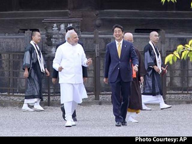 PM Modi Visits Famous Toji Temple in Kyoto with Shinzo Abe
