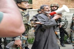 पुलवामा में तीन आतंकियों को सेना ने ढेर किया पुलवामा में तीन आतंकियों को सेना ने ढेर किया