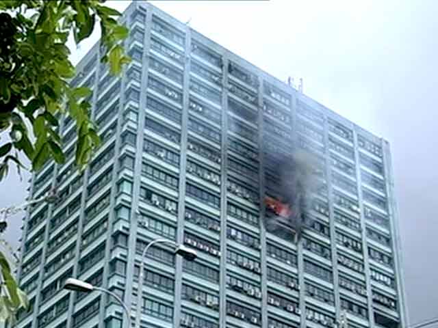 कोलकाता की एक बिल्डिंग में लगी आग