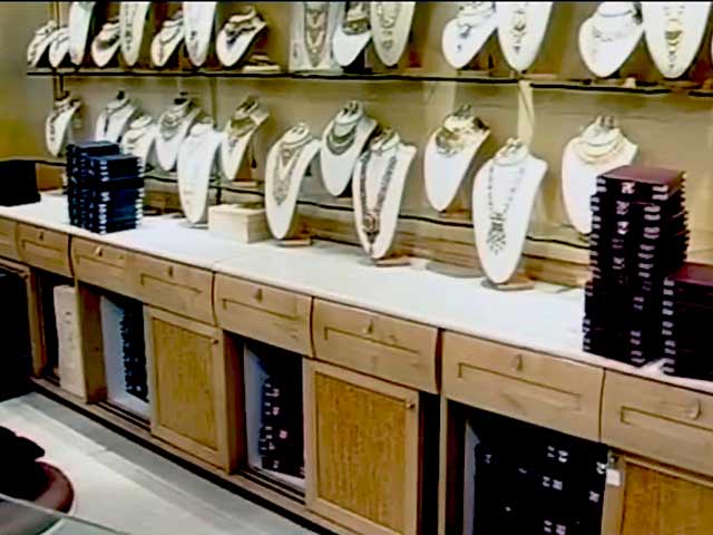 सोने-चांदी में मंदी, सर्राफा बाजार में मायूसी