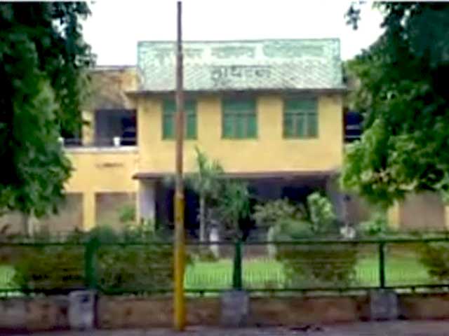 हाथरस में रैगिंग विवाद में दो छात्रों की गोली मारकर हत्या