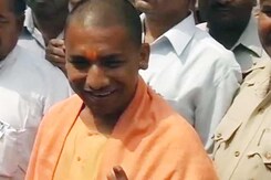 'योगी आदित्यनाथ को चुनाव प्रचार से रोकें' 'योगी आदित्यनाथ को चुनाव प्रचार से रोकें'