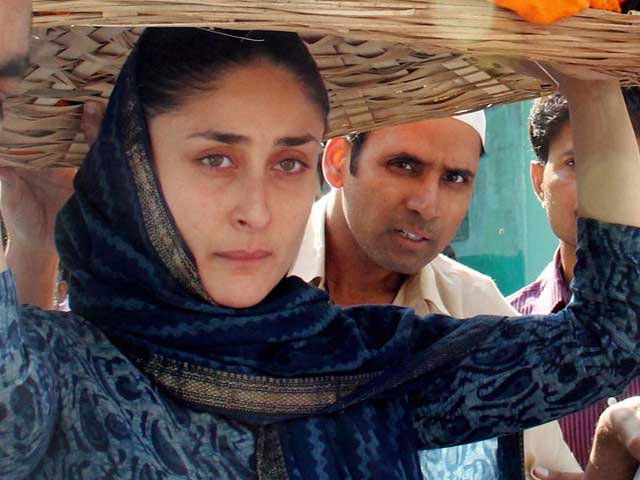Kareena Vists Dargah Ajmer Sharif