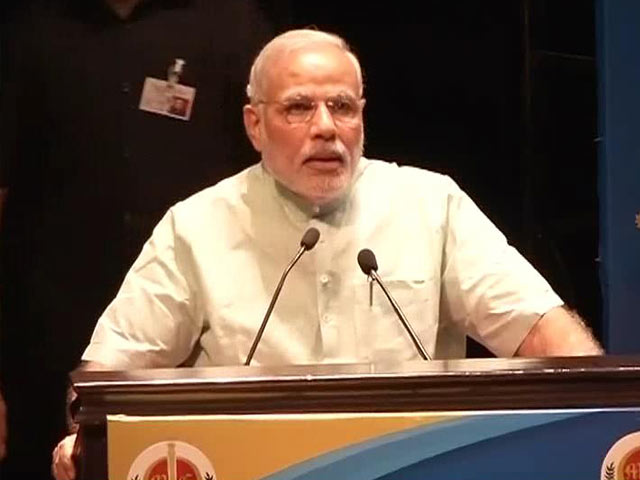 सोचना होगा, होशियार विद्यार्थी शिक्षक क्यों नहीं बनना चाहते : पीएम मोदी