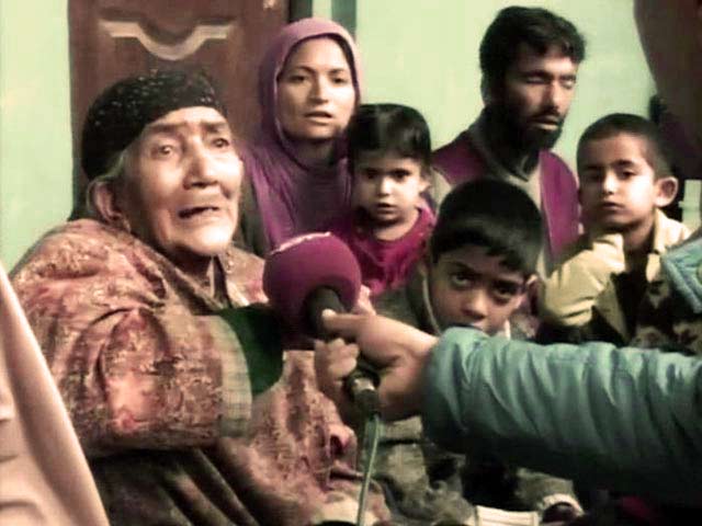 Kashmir Floods: Fleeing Srinagar Residents Take Refuge in Camps