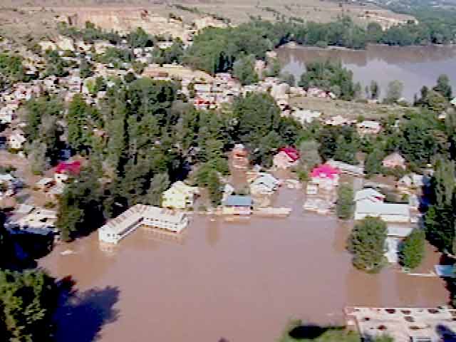 सेना के हेलीकॉप्टर से बाढ़ग्रस्त जम्मू-कश्मीर के दृश्य