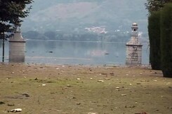 बाढ़ से हजरतबल दरगाह को भी नुकसान बाढ़ से हजरतबल दरगाह को भी नुकसान