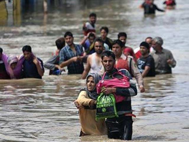 Videos : इंडिया 7 बजे : बाढ़ में अब भी फंसे है चार लाख लोग