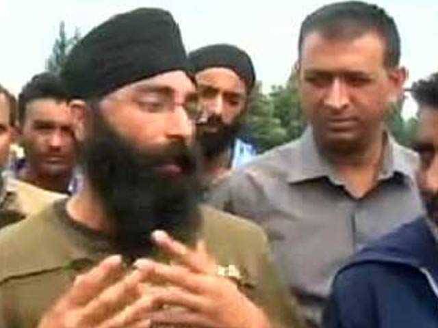 Anguished Locals in Srinagar Complain of Lack of Communication as Rescue Work Progresses