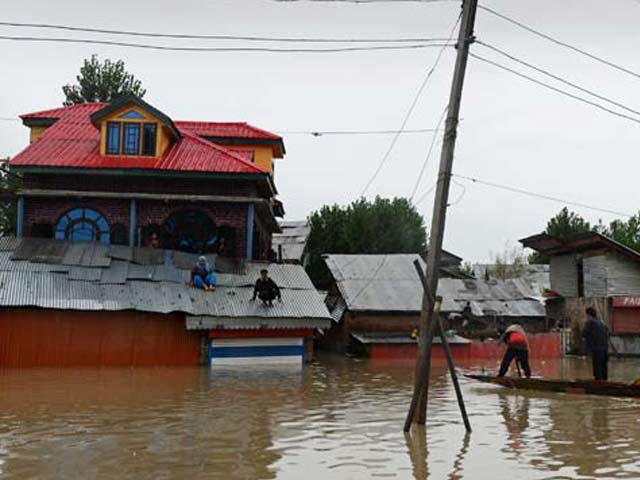 खबरों की खबर : कश्मीर में पानी घटा, फिक्र नहीं