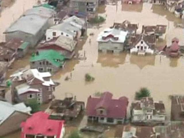 Video : Kashmir Floods: Phone Lines Restored in Some Parts of Srinagar As Water Recedes