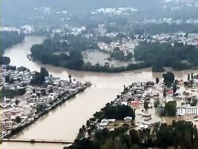 खबरों की खबर : कश्मीर में पानी के बाद परेशानी