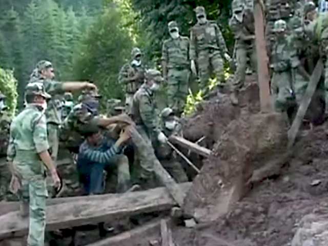 जम्मू का एक गांव पूरी तरह हुआ तबाह, करीब 200 लोग लापता