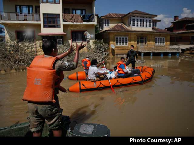Video : From Kashmir, Stories of Courage and Rescue