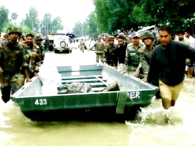 Video : श्रीनगर में अपने ही घरों में 'कैद' हैं लोग