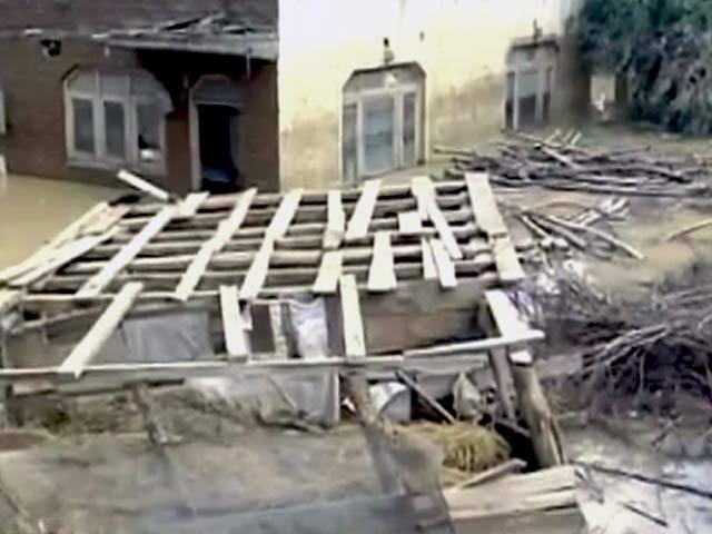 घाटी में बाढ़ से बर्बादी की खौफनाक तस्वीरें