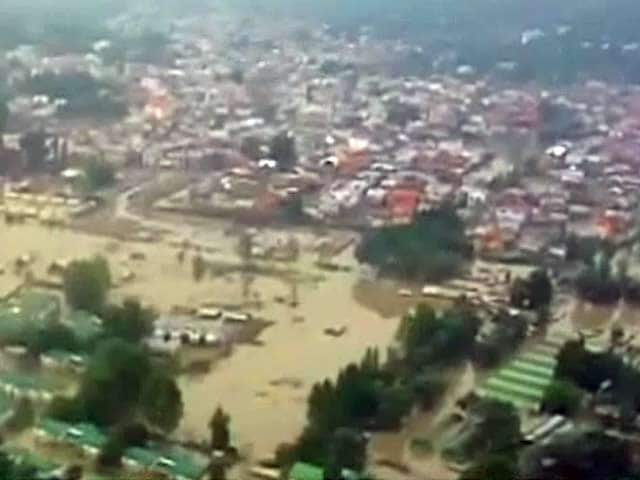 Videos : बाढ़ से तबाह श्रीनगर की तस्वीरें
