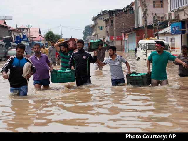 Video : Jammu & Kashmir Floods: Parties Issue Appeal to Extend Help in 'Every Way'