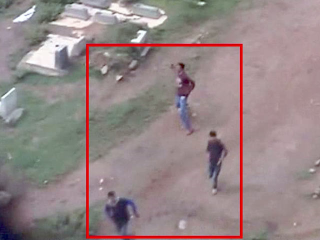 श्रीनगर में राहत सामग्री पहुंचाने गए सेना के हेलीकॉप्टर पर पथराव