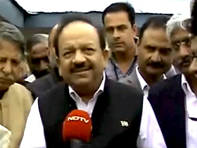 हालात का जायजा लेने श्रीनगर पहुंचे स्वास्थ्य मंत्री हर्षवर्धन