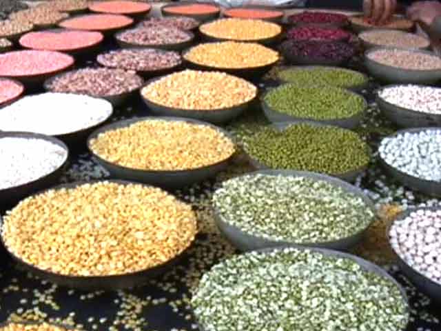 Inflation Drops to Five-Year Low on Fall in Fuel, Food Prices