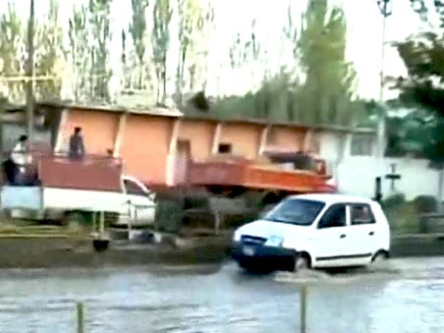 टैक्सी में बैठकर एनडीटीवी ने लिया श्रीनगर का जायजा