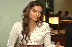 Sonam Kapoor Supports Deepika Padukone on 'Cleavage' Controversy Sonam Kapoor Supports Deepika Padukone on 'Cleavage' Controversy