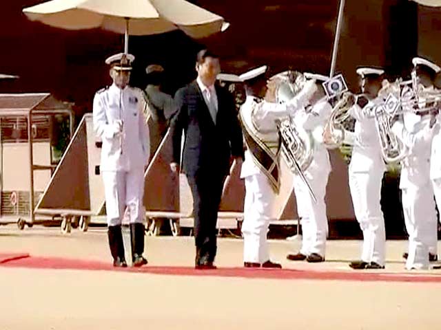 राष्ट्रपति भवन में शी चिनफिंग को दिया गया 'गार्ड ऑफ ऑनर'