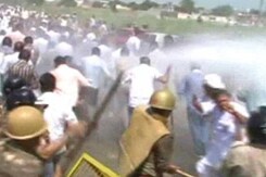 Ajit Singh's Eviction Makes RLD Supporters See Red, 20 Injured in Clashes at Muradnagar Ajit Singh's Eviction Makes RLD Supporters See Red, 20 Injured in Clashes at Muradnagar