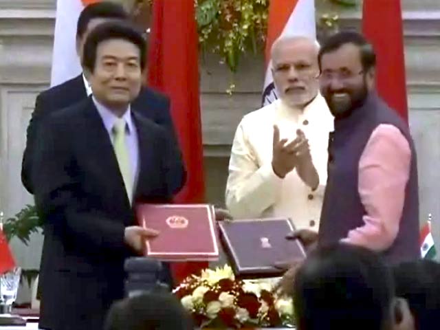 खबरों की खबर : दिल्ली में दोस्ती, एलएसी पर तकरार