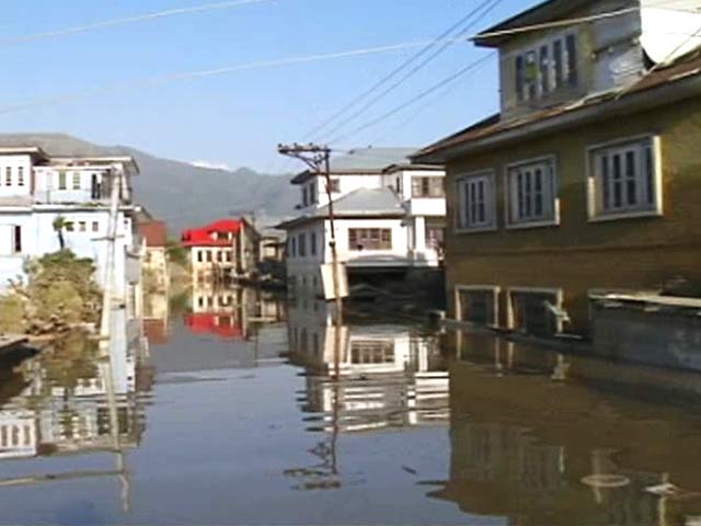 Video : Ghost Towns in Srinagar Stand Testimony to Raging Jhelum