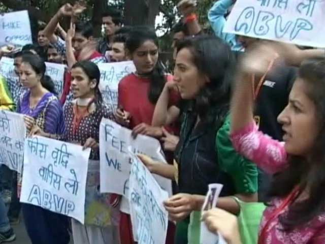 हिमाचल में बेतहाशा फ़ीस बढ़ोतरी से तनाव