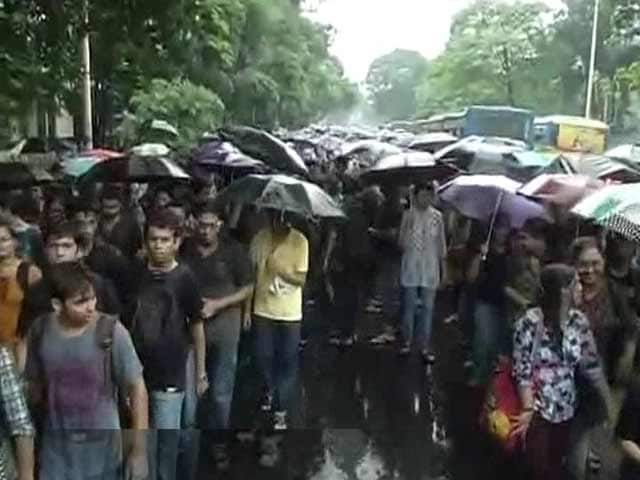 Video : Students of Kolkata's Jadavpur University Stick to Demand for Vice Chancellor's Resignation