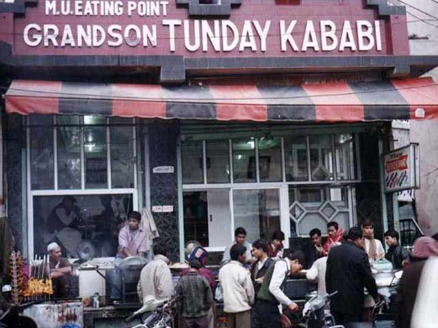 Videos : टुंडे कबाब के टाइटल पर जंग