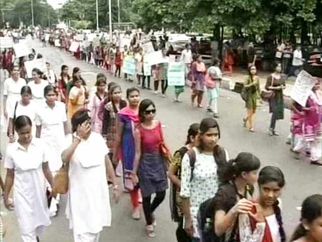 Video : Trinamool Rally Cuts No Ice With Protesting Jadavpur University Students