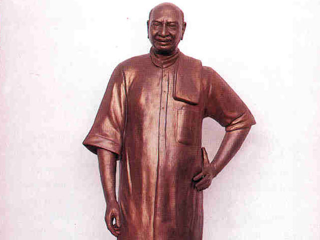 प्राइम टाइम इंट्रो : भारत एक मूर्ति प्रधान देश!