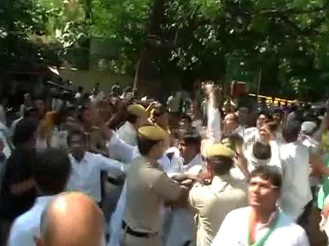 Youth Congress Protest Against Modi Government Turns Violent