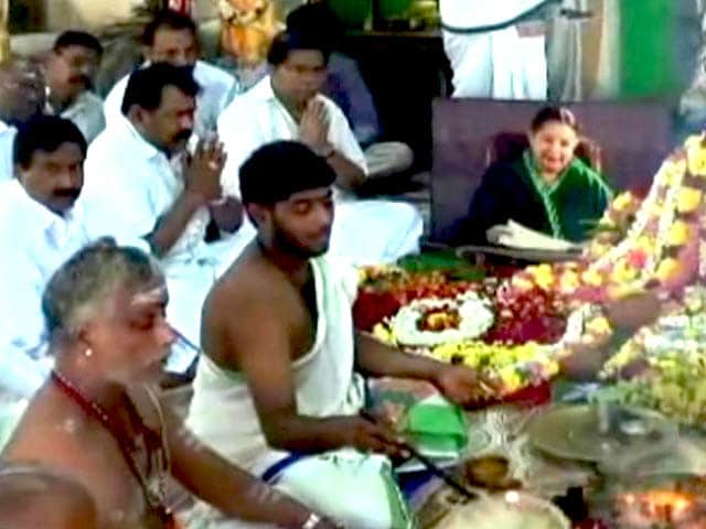 Video : Partymen Pray For Jayalalithaa as D-Day in Assets Case Nears