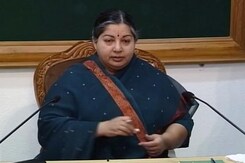 'कठघरे' में तमिलनाडु की मुख्यमंत्री जयललिता 'कठघरे' में तमिलनाडु की मुख्यमंत्री जयललिता