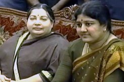 जयललिता के वकीलों ने खटखटाया हाईकोर्ट का दरवाजा जयललिता के वकीलों ने खटखटाया हाईकोर्ट का दरवाजा