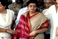 Kavita Karkare, Wife of Top Cop Killed in 26/11 Terror Attacks, Dies in Mumbai Kavita Karkare, Wife of Top Cop Killed in 26/11 Terror Attacks, Dies in Mumbai