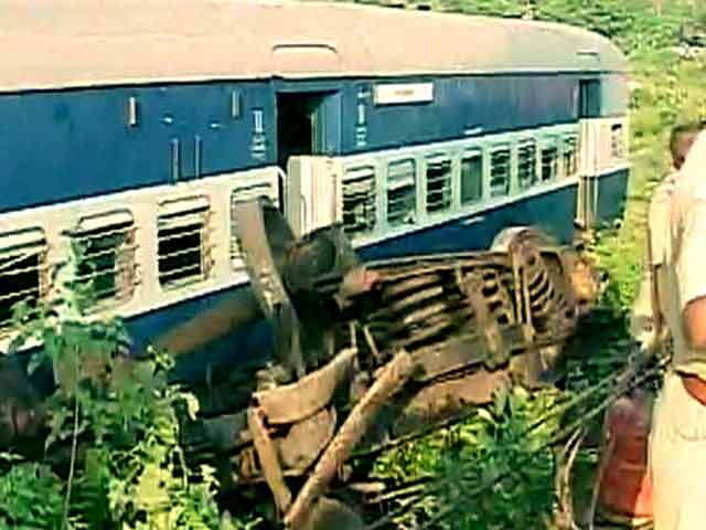 Video : 12 Killed, 45 Injured After Passenger Trains Collide in Uttar Pradesh